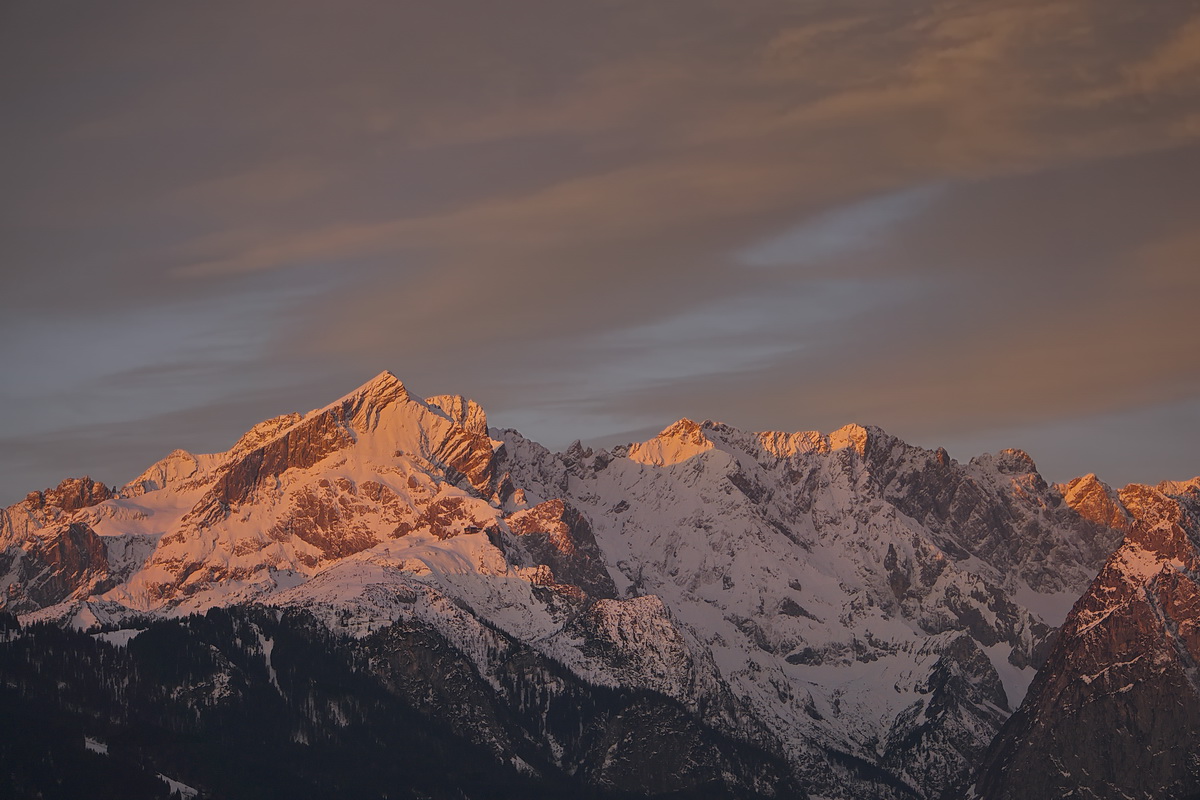 DSC09748 Alpenglühn am Wetterstein... kl.jpg